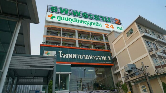 ‘Emergency room services 24 hours a day,’ reads the sign outside the Praram 2 Hospital. Photo: Praram 2 Hospital / Facebook ‘Emergency room services 24 hours a day,’ reads the sign outside the Praram 2 Hospital. Photo: Praram 2 Hospital / Facebook