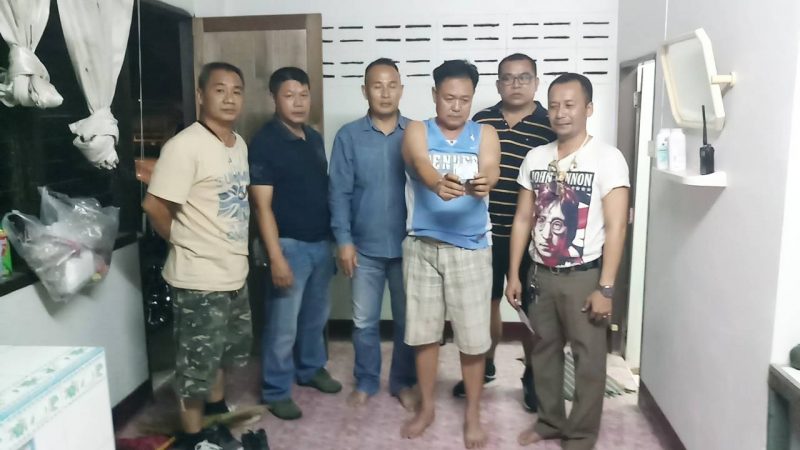 Police in Nakhon Sawan arrest Kumtun Singnad, in blue tank top, Sunday.