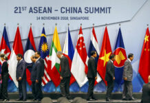 Asian Leaders Push for Progress on South China Sea Pact Chinese Premier Li Keqiang, fifth from left, and ASEAN leaders leave the stage following a brief group photo at the start of the ASEAN Plus China Summit in the ongoing 33rd ASEAN Summit and Related Summits Wednesday, Nov. 14, 2018 in Singapore. Photo: Bullit Marquez / Associated Press