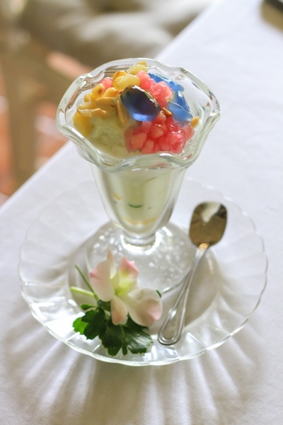 Coconut ice cream (95 baht).