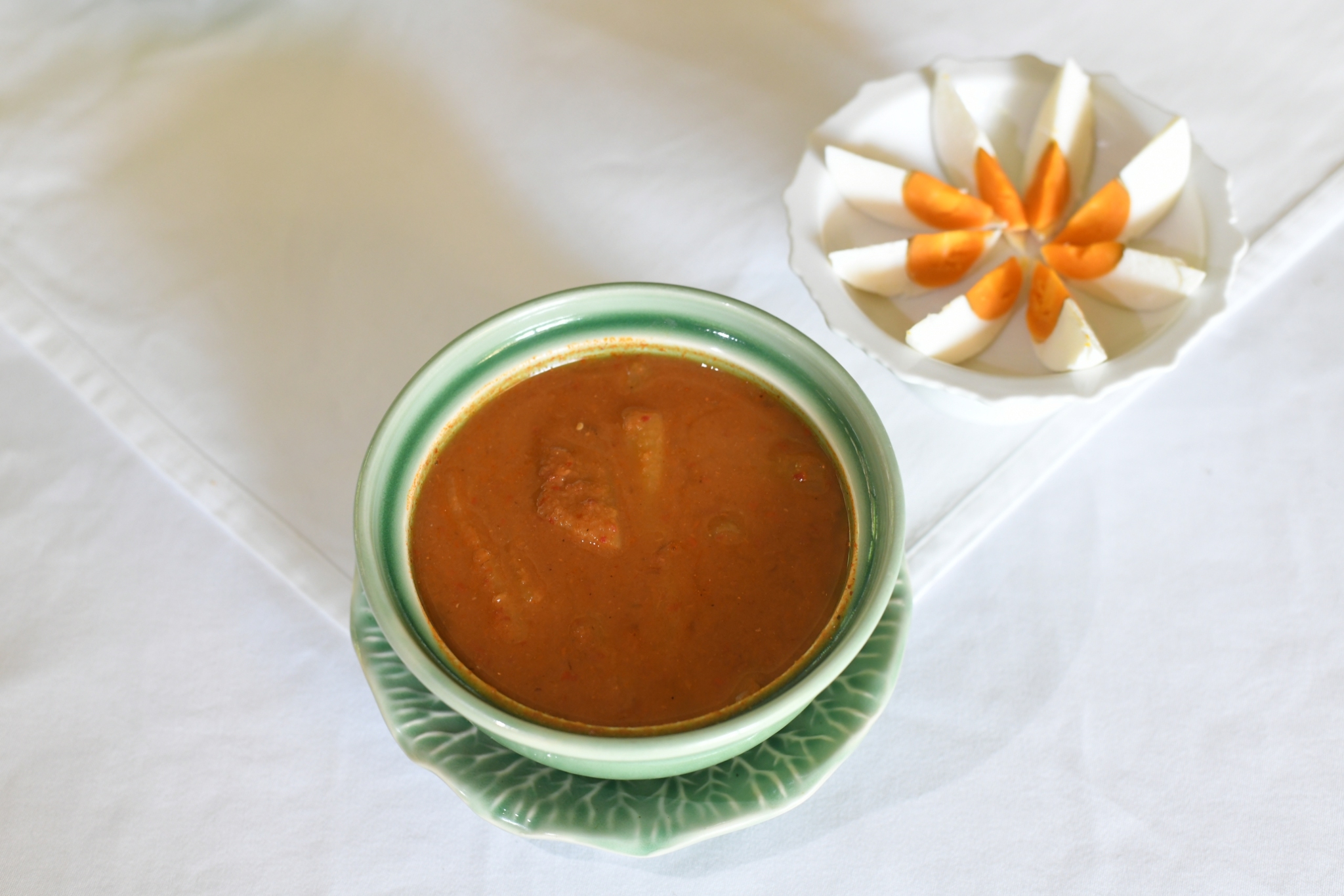 Gaeng bon, a curry made from stems of the elephant ear plant (260 baht).