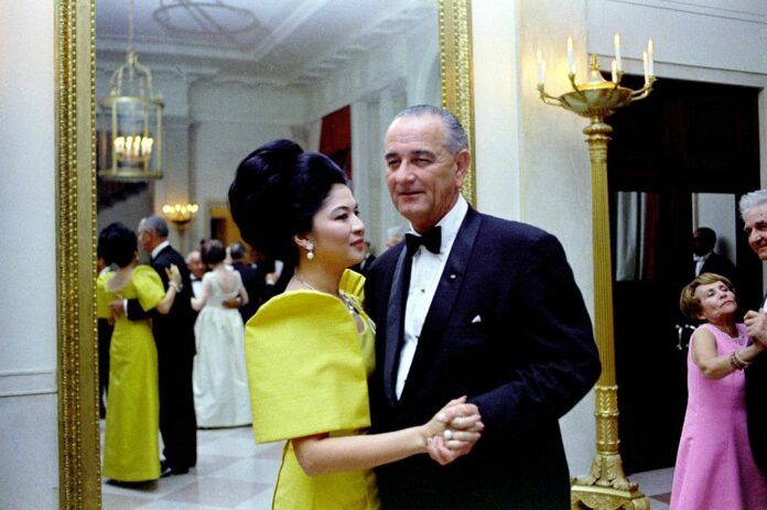 US President Lyndon B. Johnson and Philippine First Lady Imelda Marcos dance in 1966 in an unspecified location. Photo: John F. Kennedy Presidential Library and Museum / Wikimedia Commons