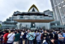 A Look Inside the New Iconsiam Mall (Photos)