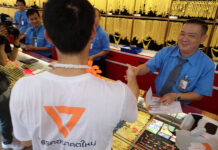Future Forward Party Takes to Streets Where Known by Few Future Forward Party leader Thanathorn Juangroongruangkit greets employees in a gold shop Monday in Bangkok's Chinatown.