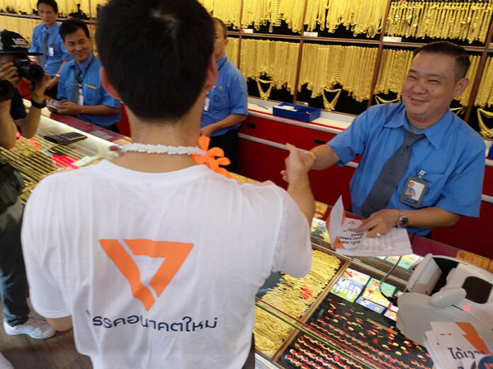 Future Forward Party leader Thanathorn Juangroongruangkit greets employees in a gold shop Monday in Bangkok's Chinatown.
