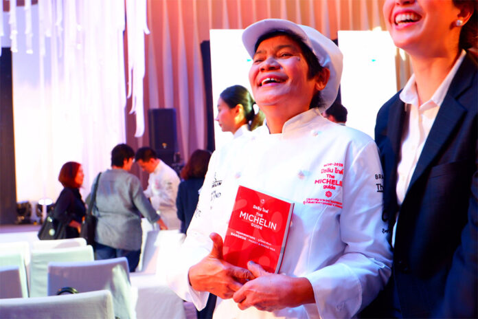 Banyen Ruangsantheia laughs as she receives a Michelin Star on Wednesday for her Nonthaburi restaurant, Suan Thip.