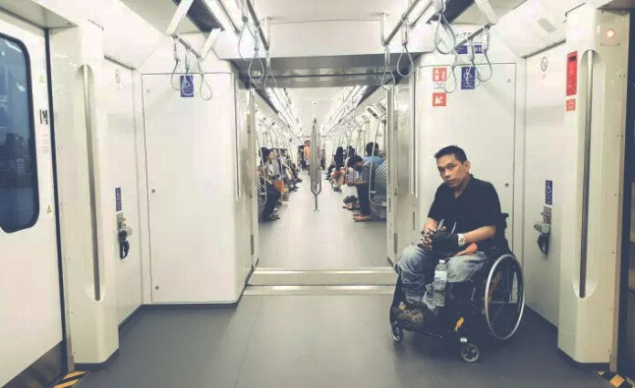 Manit Inpim of Transportation for All on the MRT Purple Line in August 2016. Photo: Accessibility is Freedom / Courtesy