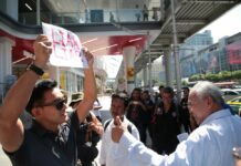 Opinion: A Rude Bangkok Awakening for Suthep Akawutt 'Ake' Auttagorn holds a sign reading 'Liar Liar' as Suthep Thaugsuban canvasses Wednesday at Big C Ratchadamri.
