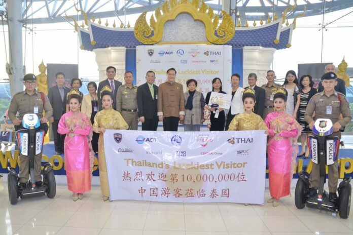 Thai officials pose for photos with He Weixin and her mother at Suvarnabhumi Airport on Wednesday.