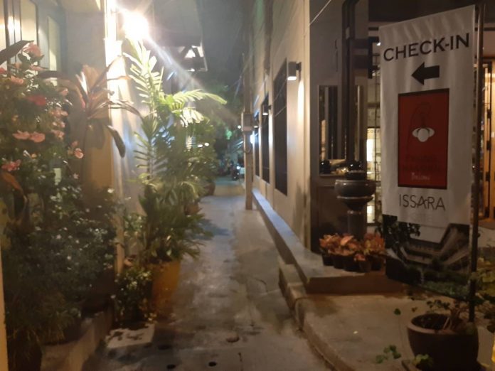 The alley opposite Wat Ratchabophit where the attack allegedly took place.