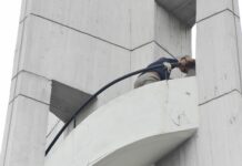 Protesting Woman Brought Down From Thammasat Water Tank A rescue worker grapples with a woman who threatened to jump from a water tower Friday on Thammasat University’s Tha Prachan campus.