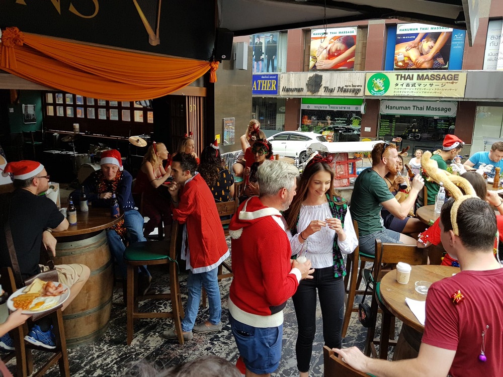 Arrivals sign up at 11:30am at Shenanigans Bar in Bangkok. Photo: Iñaki Pereira