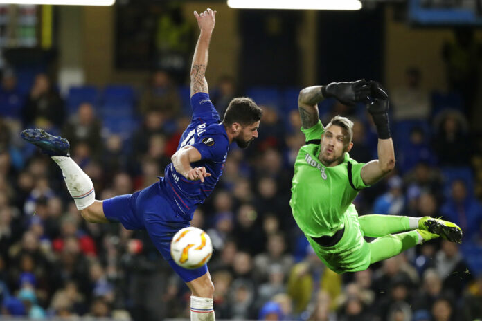 Chelsea's Oliver Giroud, left, and PAOK's goalkeeper Alexandros Paschalakis compete for the ball Thursday during the Europa League Group L soccer match between Chelsea and PAOK at Stamford Bridge stadium, in London. Photo: Matt Dunham / Associated Press