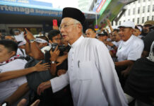 Big Rally by Malaysia Muslims Calls for Upholding Privileges
