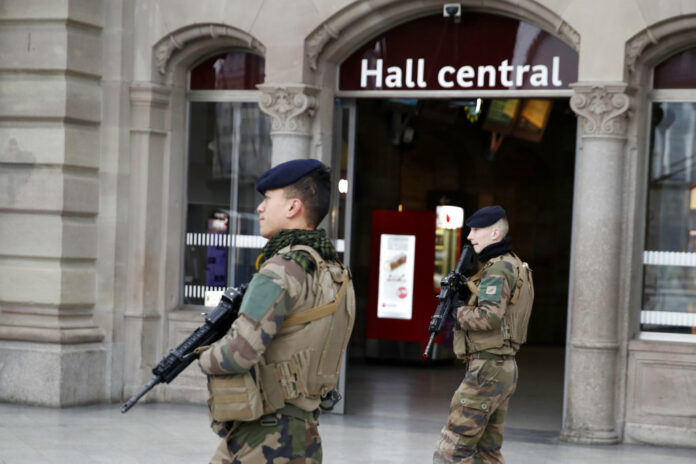 French soldiers patrol Wednesday in the railway station of the city of Strasbourg following a shooting, eastern France. Photo: Christophe Ena / Associated Press