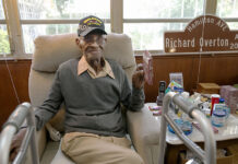Oldest US World War II Vet Dies in Texas at Age 112 Richard Overton, the oldest living U.S. Veteran at the age of 111, sits May 10, 2018, in the east Austin home he owned since 1948 after a renovation provided by Meals on Wheels of Central Texas and the Home Depot Foundation. Photo: Ralph Barrera / Austin American-Statesman