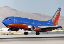 FAA’s Close Ties to Boeing Questioned After 2 Deadly Crashes A Southwest Airlines Boeing 737-300 before touching down in 2007 at McCarran International Airport in Las Vegas, Nevada, United States. Photo: Brian / Wikimedia Commons
