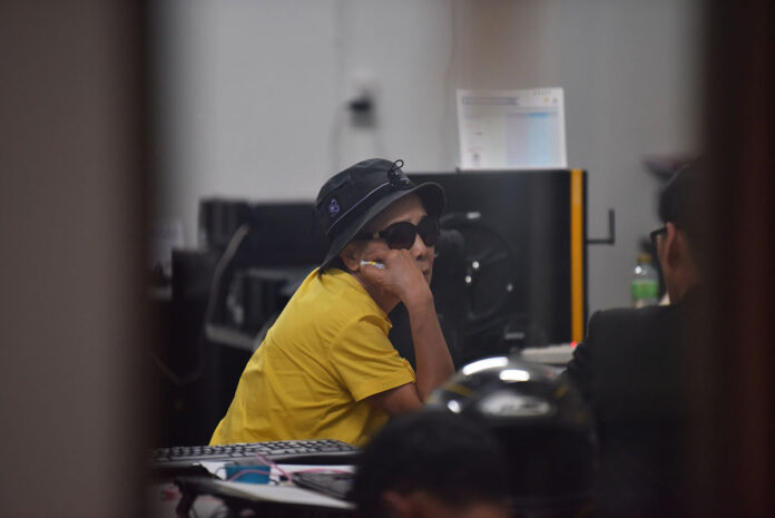 Surang Supornsuk talks to police Tuesday night at the Rattanathibet Police Station in Nonthaburi city. Surang Supornsuk talks to police Tuesday night at the Rattanathibet Police Station in Nonthaburi city.