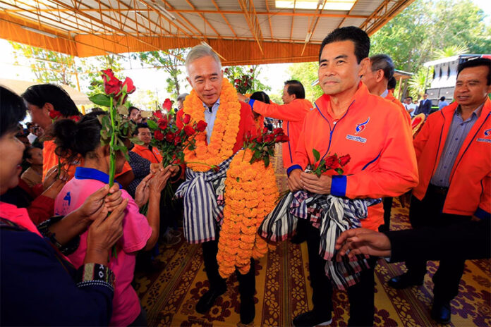 Former minister Suwat Liptapanlop, at left, campaigns for the Chart Pattana Party this past Saturday in Korat.