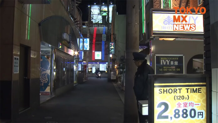 A still image from Japanese media taken outside a hotel in Tokyo where a Thai woman was reportedly found unconscious with serious injuries in a hotel room. She later died. Image: Tokyo MX News / YouTube