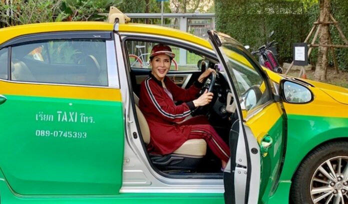 Princess Ubolratana in a taxi. Photo: Nichax / Instagram