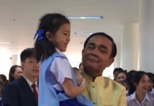 Prayuth Wins Endorsement From English-Speaking Kindergartner Gen. Prayuth Chan-ocha, right, holds a kindergartner Tuesday in Lampang province.