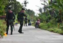 Guns and Suspects Seized in Pursuit of Pattani School Gunmen Soldiers investigate the area where an abandoned motorcycle was found Friday they believe was used by gunmen who killed four paramilitary officers in a Pattani school earlier this week.