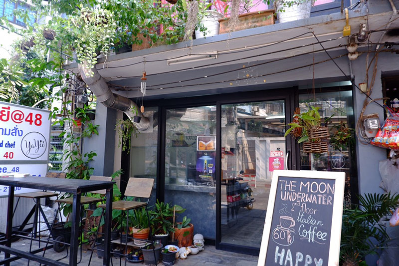 The Moon Underwater is located above Yayii, a taam-sung eatery.