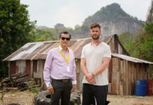 Photos of Actor Chris Hemsworth Filming in Ratchaburi Go Viral Chonburi governor Chaiyawut Chan with Chris Hemsworth. Photo: Chaiyawut Chan/ Facebook