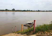 DNA Links Mekong Corpse to Monarchy Foe: Family Posts mark water levels in the Mekong River on Jan. 15 in Nong Khai province.