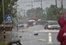 1 Dead, Thousands Evacuated as Storm Pabuk Batters South