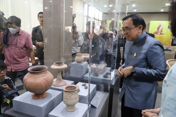 Culture Minister Vira Rojpojchanarat surveys Thai artifacts returned from the United States at the National Library on Thursday in Bangkok. Culture Minister Vira Rojpojchanarat surveys Thai artifacts returned from the United States at the National Library on Thursday in Bangkok.