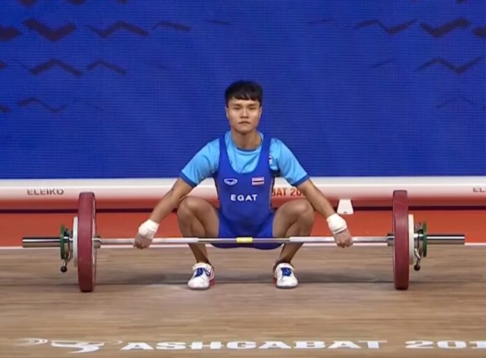 Thunya Sukcharoen prepares to lift 45 kilograms in November in Ashgabat, Turkmenistan. Image: International Weightlifting Federation / YouTube Thunya Sukcharoen prepares to lift 45 kilograms in November in Ashgabat, Turkmenistan. Image: International Weightlifting Federation / YouTube