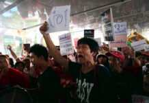 March 24 May Be Suitable for Election: Wissanu A sole counter-protester proclaims he is 'Bored!' of elections at a pro-democracy rally held Jan. 8 at the Ratchaprasong intersection in Bangkok.