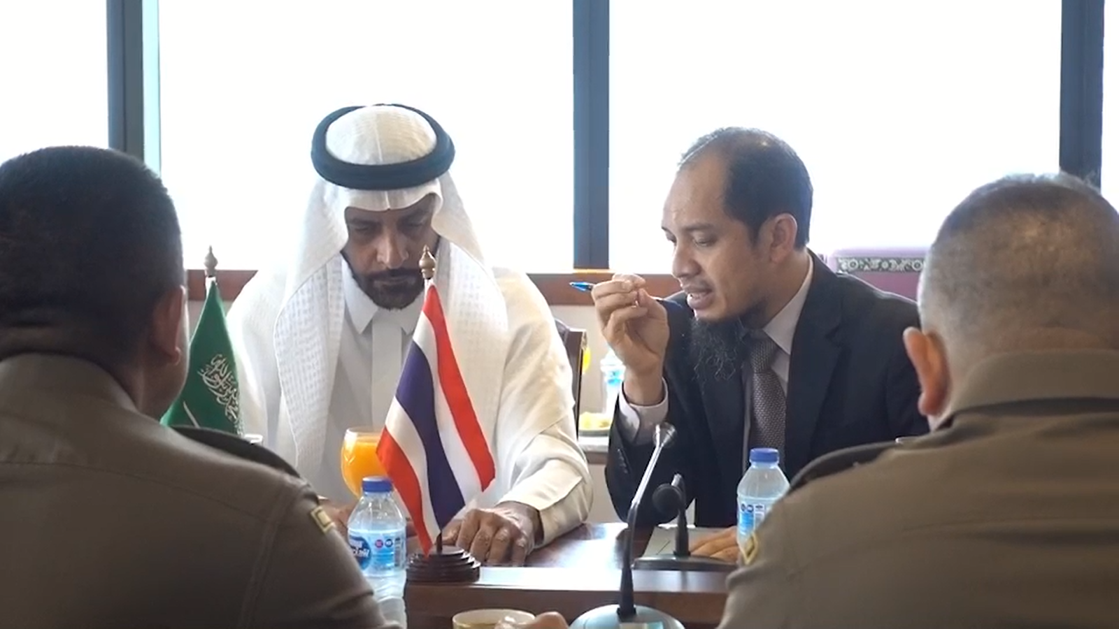 Saudi Arabia's charge d'affaires in Bangkok Abdullah al-Shuaibi, at left, in a meeting Tuesday with Thai officials.