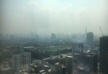 Smog Hangs Over Bangkok’s Return to Normal Heavy smog is seen in the sky over Bangkok on Monday morning. Photo: @SuGiRii / Twitter
