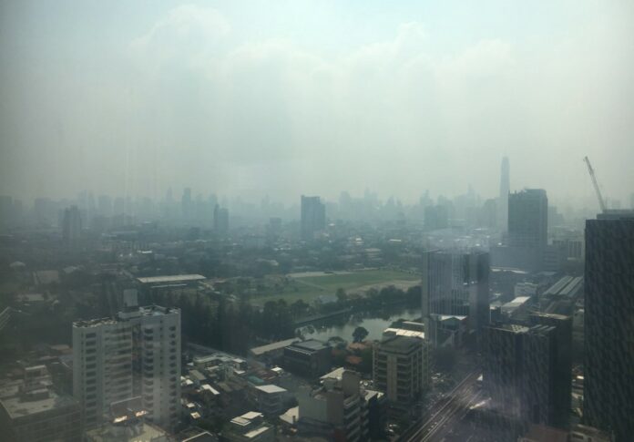 Heavy smog is seen in the sky over Bangkok on Monday morning. Photo: @SuGiRii / Twitter