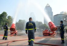 Bangkok Pollution Has Always Been Bad – So Have the Solutions: Experts City workers use fire-fighting equipment to spray water into the air Dec. 23 at Lumphini Park. Photo: Bangkok Metropolitan Administration