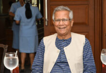 Nobel Laureate Talks to Khaosod About Inequality ‘Time Bomb’ Nobel Laureate Muhammad Yunus at lunch Tuesday with editors and reporters in Bangkok.