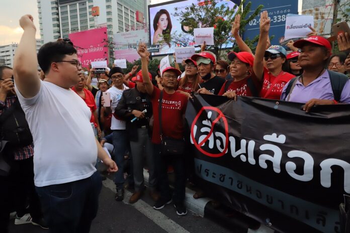 Protesters rally Sunday against possible delay of Feb. 24 election.
