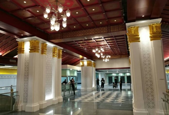 The interior of MRT Sanam Chai.