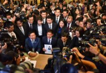 Thai Raksa Chart Party’s Full Statement on Nomination of Ubolratana Thai Raksa Chart Party members reveal Princess Ubolratana Mahidol as their nominee for prime minister Friday morning at the Election Commission headquarters.