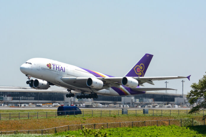 A Thai Airways Airbus 380 takes off in 2015. Photo: Masakatsu Ukon / Flickr