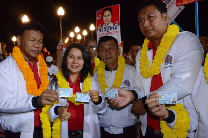 MP candidates in Nakhon Ratchasima province show reporters their ID cards which now say “Thaksin” and “Yingluck.”