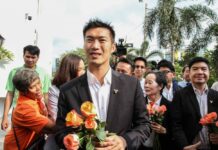 Prosecutors Mull Indictment Over Future Forward Cybercrime Case Future Forward Party leader Thanathorn Juangroongruangkit, center, arrives at the Office of the Attorney General Wednesday in Bangkok.