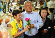 Suthep Asks for Votes to Keep Thaksin at Bay Suthep Thaugsuban at a rally for the Action Coalition for Thailand Party Monday in Samut Songkhram province. Photo: Action Coalition for Thailand