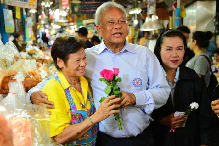 Suthep Thaugsuban at a rally for the Action Coalition for Thailand Party Monday in Samut Songkhram province. Photo: Action Coalition for Thailand
