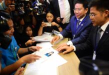 Election Commission Meets to Discuss Disbanding Pro-Thaksin Party
