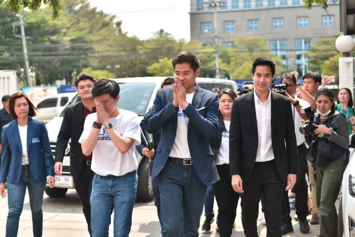 Thai Raksa Chart Party executives arrive at party headquarters Tuesday.