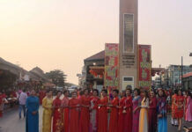 Nakhon Phanom Rings in Cross-Border Chinese New Year Chinese New Year celebrated Tuesday in Nakhon Phanom city. Photo: Matichon